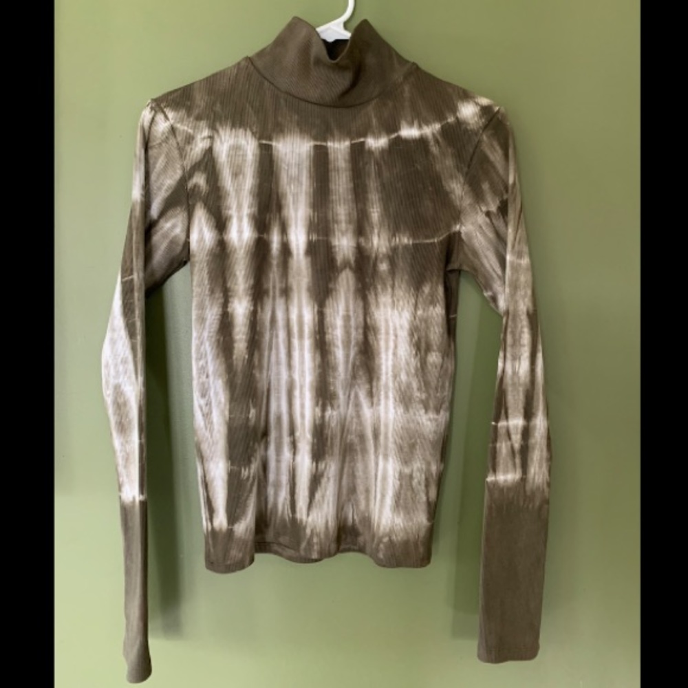 🎩NWT 🔖 American Eagle- Mock turtle neck
